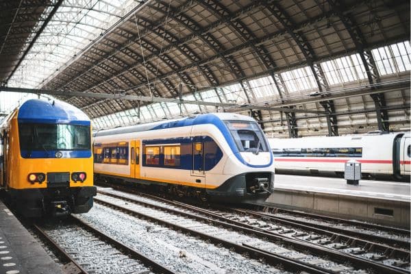 gare avec trains en retard